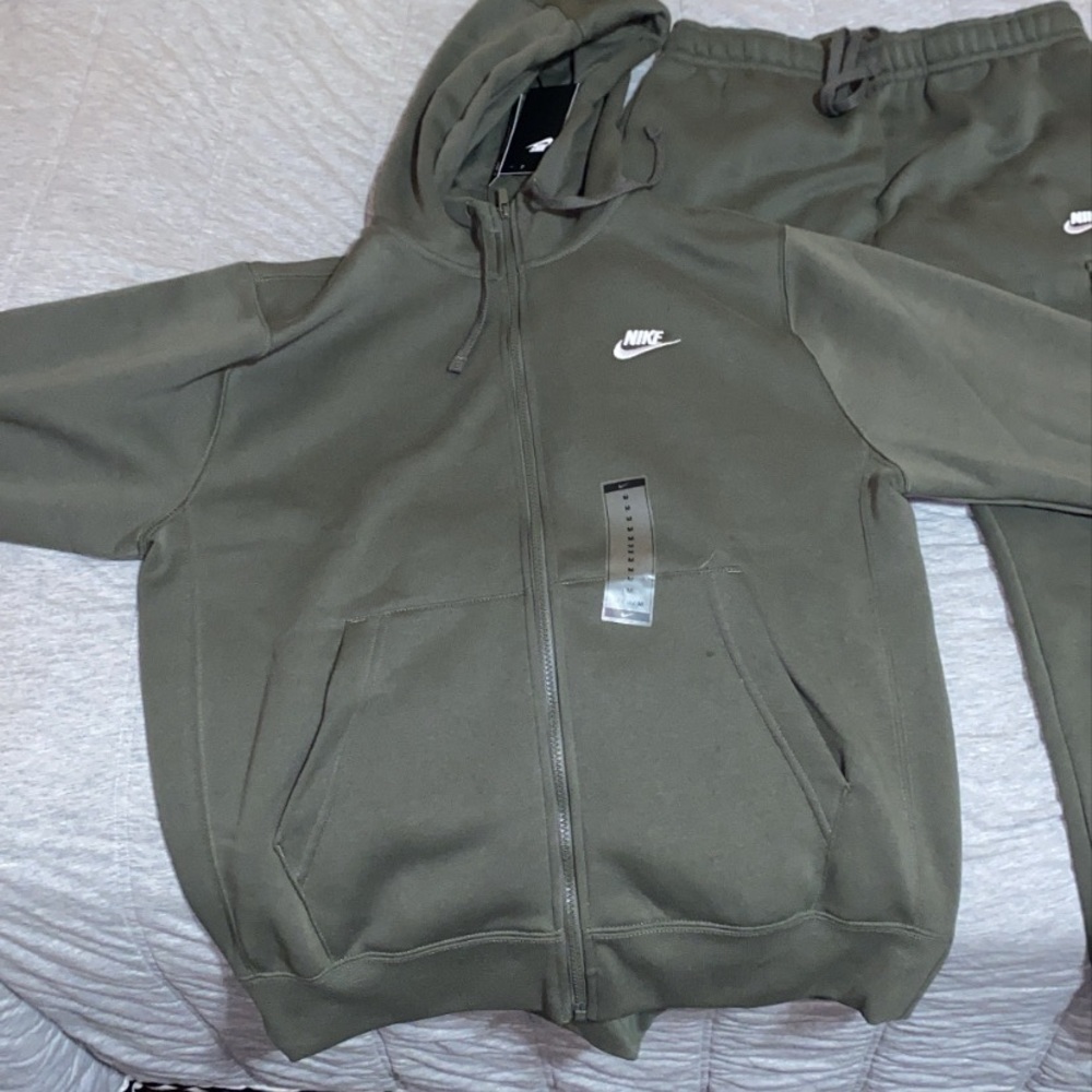 Nike Club Fleece Men’s Hoodie Medium NWT
